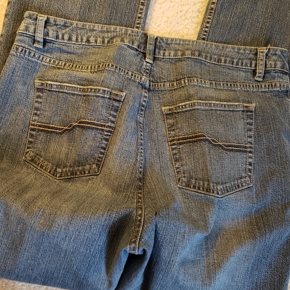 JEANS - Picture 2 of 3